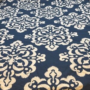 Pottery Barn Dorm Blue and white large scale print duvet   Queen/full